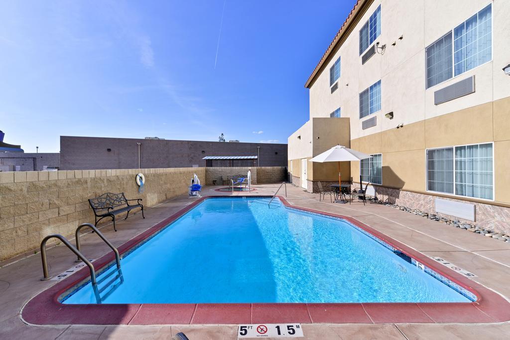 Comfort Suites Bakersfield Dış mekan fotoğraf